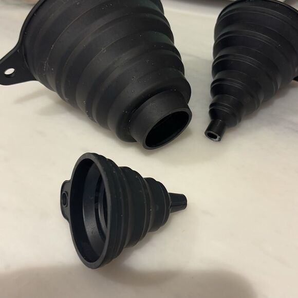 Oxo can opener/pizza cutter/peeler/ cuisinart jucier bundle - Picture 8 of 9